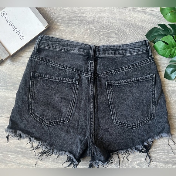 S.O.N.G. Mom Style Distressed Denim Cutoff Shorts in black. Size 5/27 - Picture 4 of 6